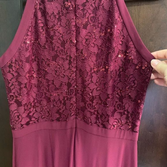 MERLOT HALTER LACE DRESS W/ ILLUSION CUT - Picture 5 of 10